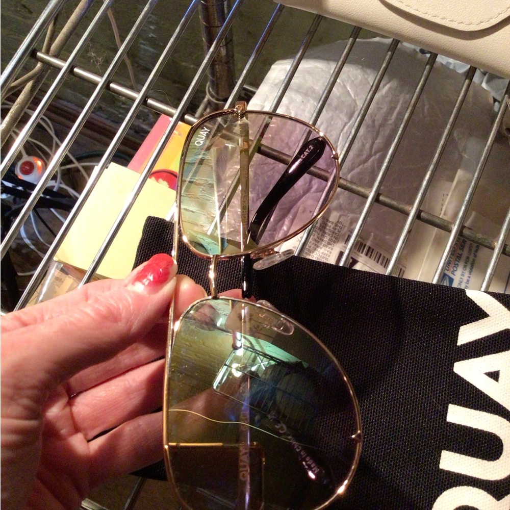 NEW! Host Pick! 🩷🩷🩷Quay Australia Large High key Aviator Sunglasses ***read - Picture 8 of 10